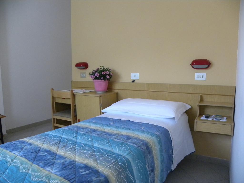 Hotel Pensione Andrea Chianciano Terme Zimmer foto